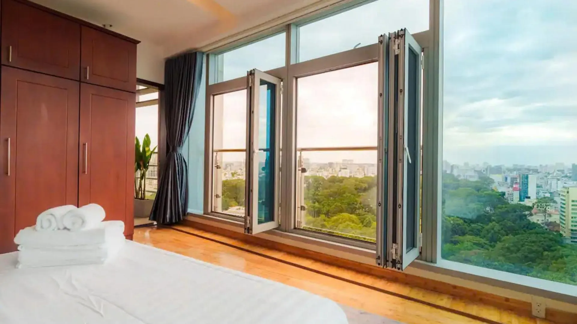 Salute De Sailing Tower - Palace Garden District 1 Ho Chi Minh City Apartment