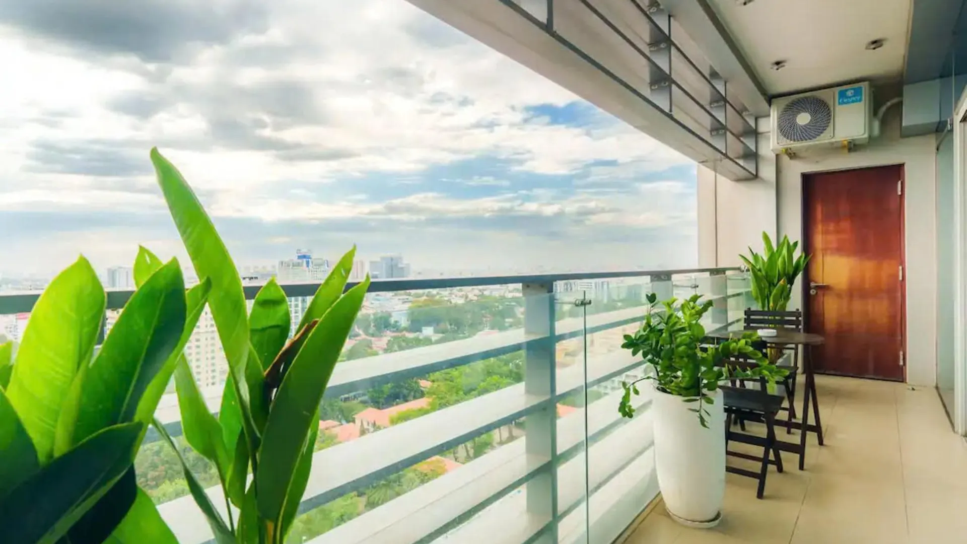 Salute De Sailing Tower - Palace Garden District 1 Ciudad Ho Chi Minh  Vietnam