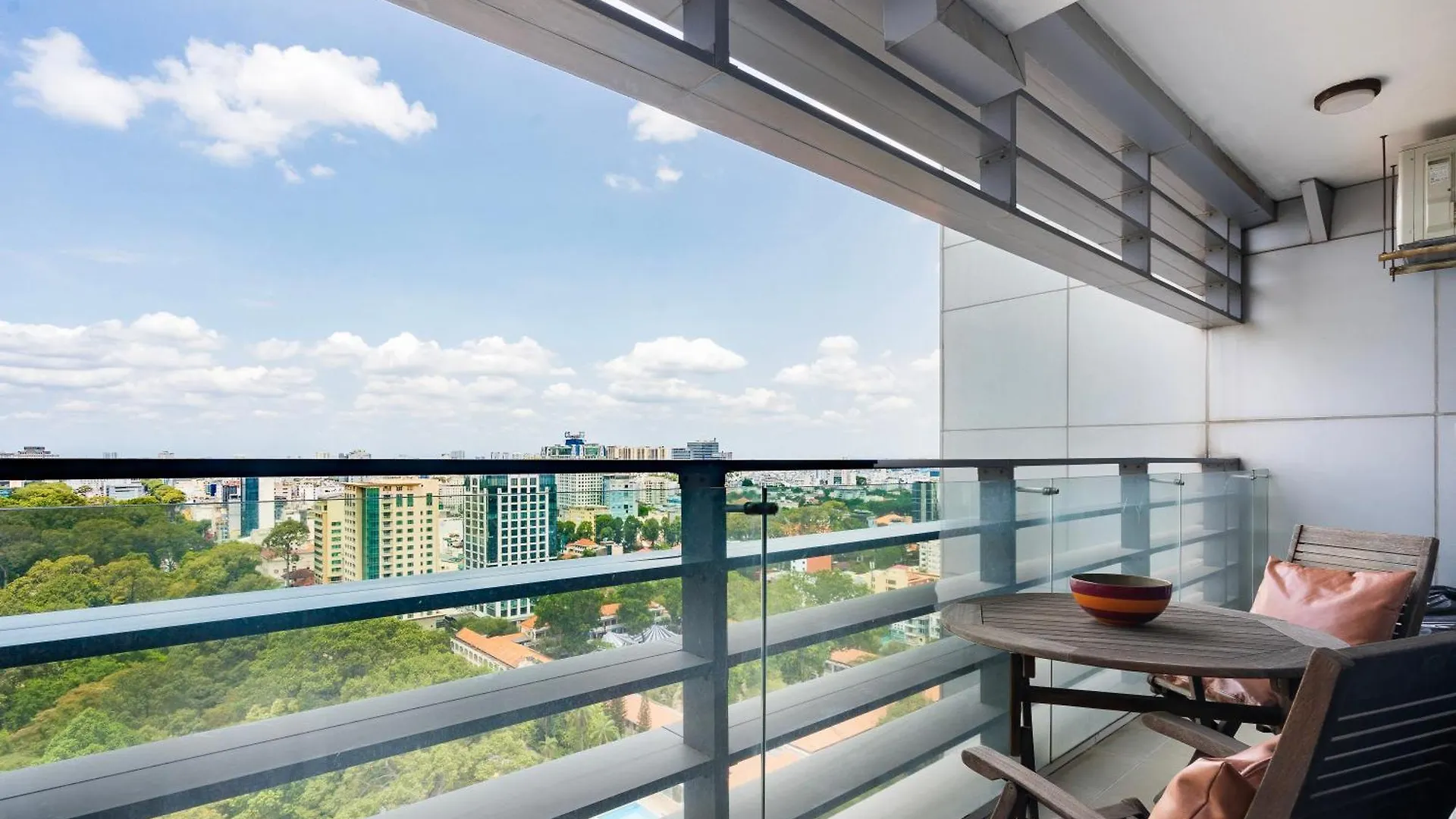 Salute De Sailing Tower - Palace Garden District 1 Ciudad Ho Chi Minh  Vietnam